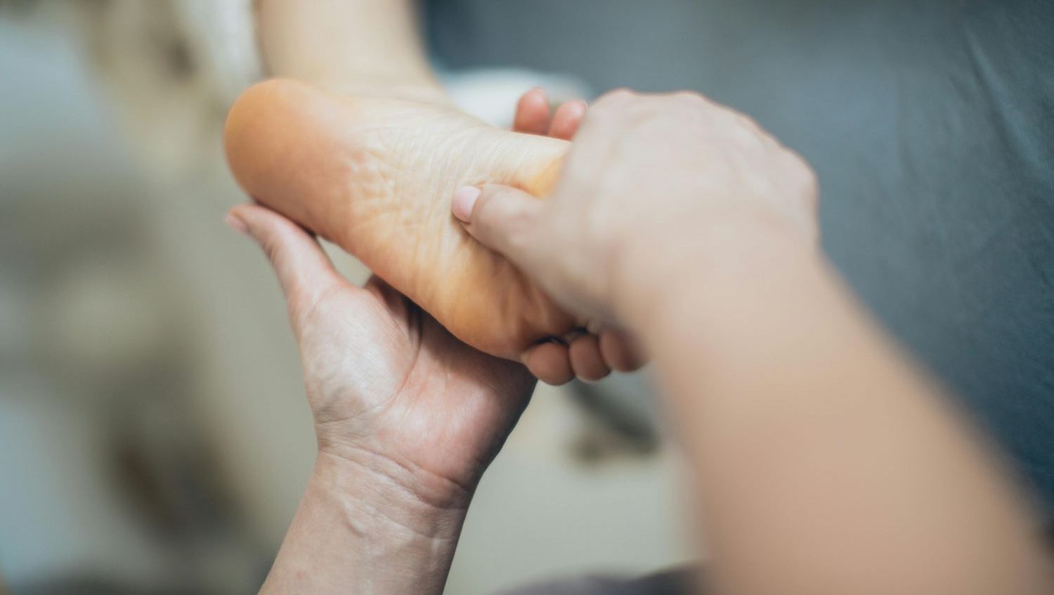 Bekämpa och förebygga förhårdnader på fötter – Guide till korrekt behandling